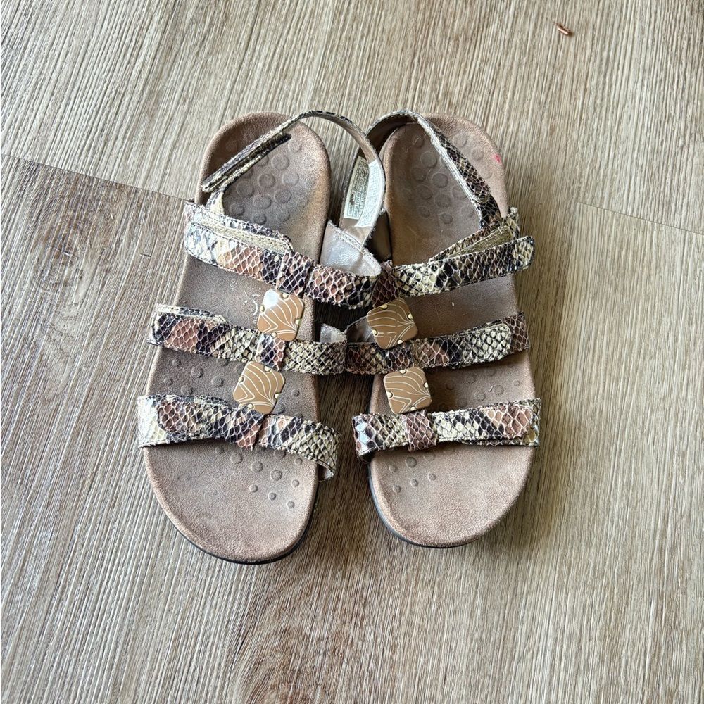 Vionic Rest Amber Natural Beige Snake Sandals in size 7 - Picture 6 of 8